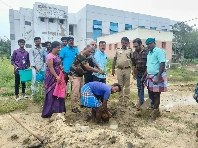 நாட்டு நலப்பணித் திட்டத்தின் சார்பாக  27/11/2025 அன்று வனத்துறையின் உதவிகளோடு நமது கல்லூரியில் மரக்கன்றுகள் நடப்பட்டன